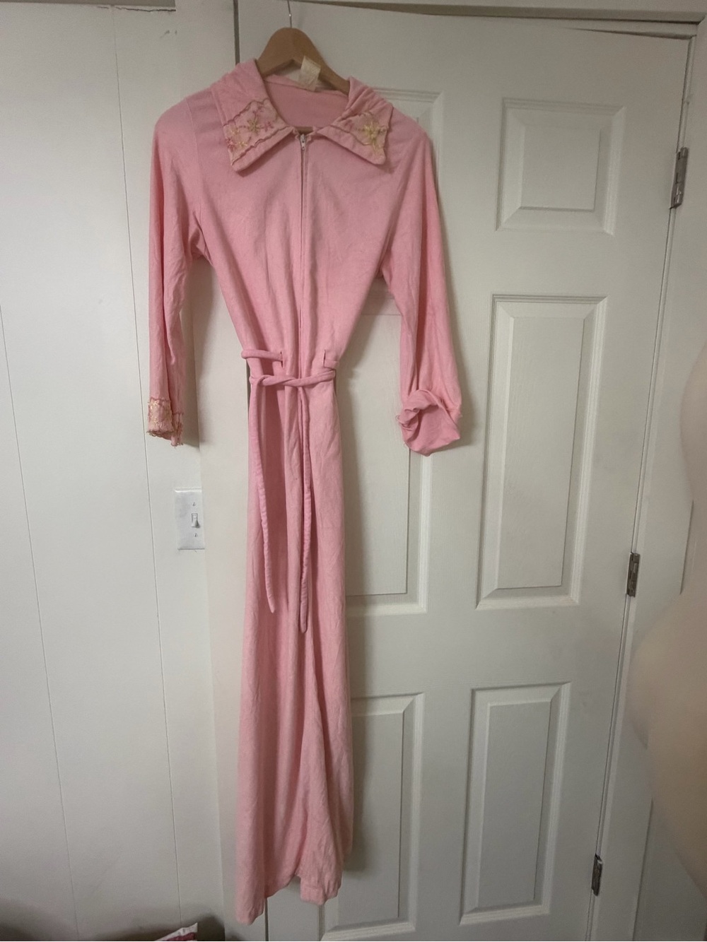 Pink Long Zip Front Robe with Belt VINTAGE house coat or robe
